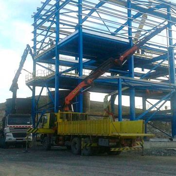 Gruas Aeropuerto grúas de brazo en obra