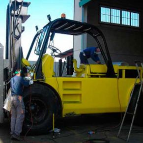 Gruas Aeropuerto especialista con grúa