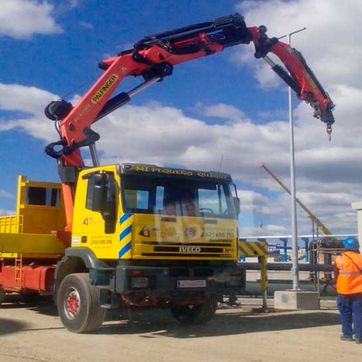 Gruas Aeropuerto grúa de brazo en obra 1